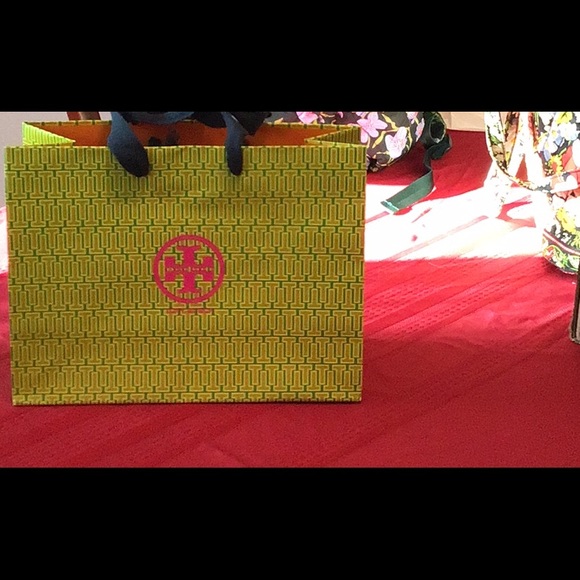 Paper authentic tory burch bag. - Picture 3 of 4